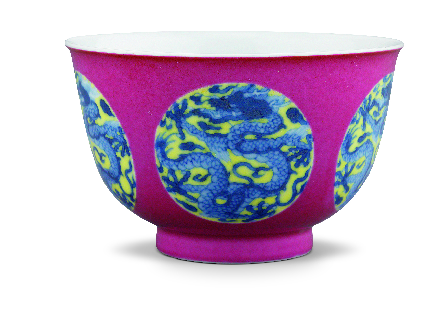 雍正青花加黄团龙杯     藏品信息 藏品类型:陶瓷 年代:清 尺寸:高6.