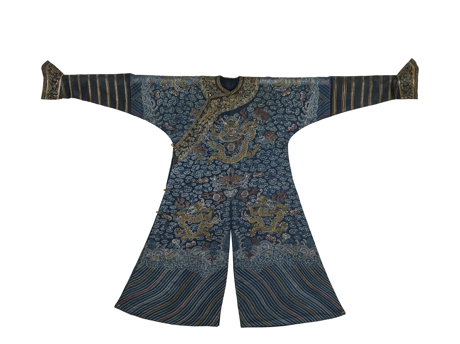 戳纱云龙兰长袍     藏品信息 藏品类型:织绣 尺寸:两袖长197 袖宽23