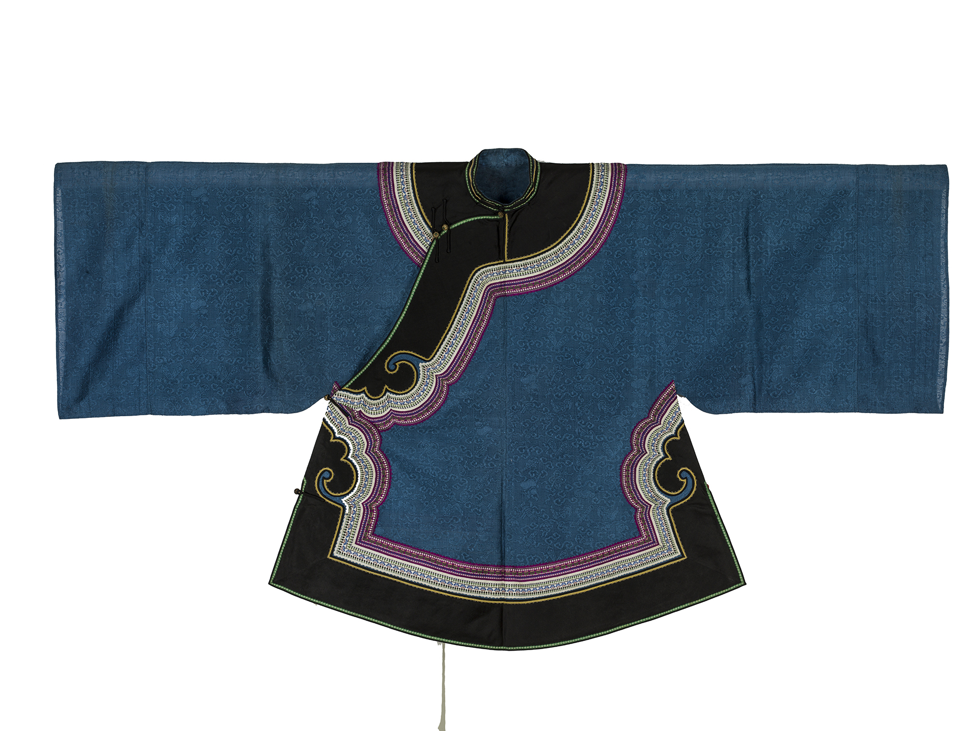 兰色花边女上衣     藏品信息 藏品类型:织绣 尺寸:身长85 下摆84