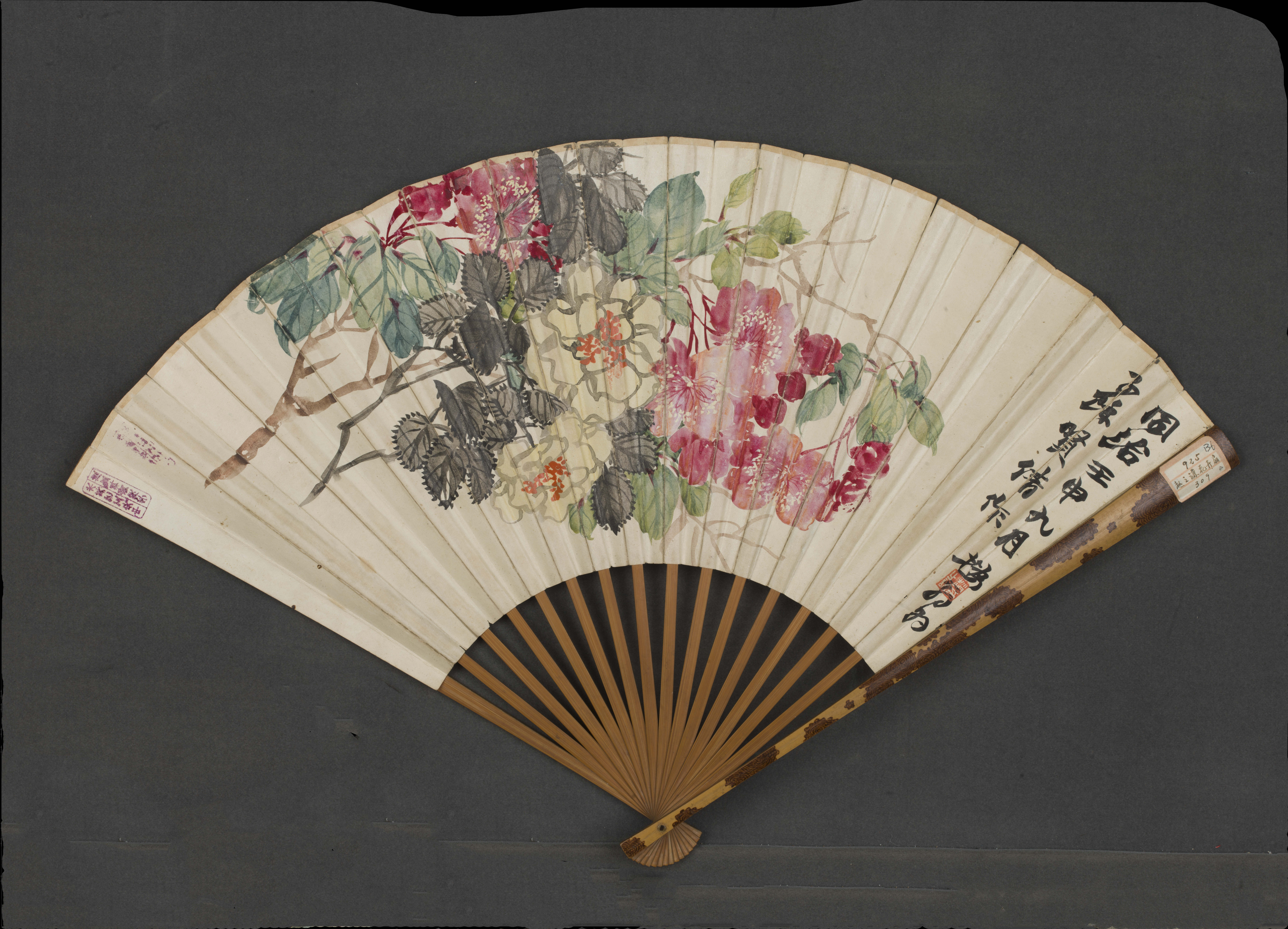 赵之谦花卉扇     藏品信息 藏品类型:书画 尺寸:直径51 厘米