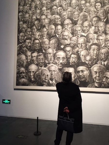 cris gabarron先生欣赏冯远馆长作品《世纪智者》